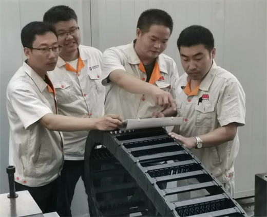 文化通用“企业文化之星”通用技术机床研究院沈阳分院立式五坐标加工中心研究团队：以创新为矛突破核心技术封锁(图3)