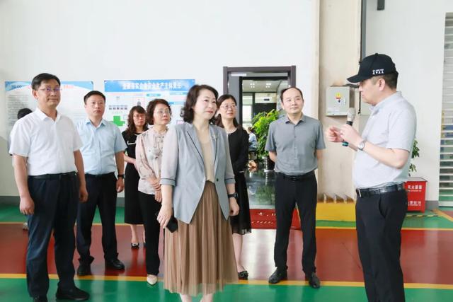 江苏省总工会党组成员、副主席张迎春到江苏美申美克精密机械有限公司调研(图1)