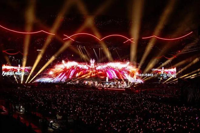 张韶涵2025“觅光”演唱会机械美学+全息声场打造无死角C位(图11)