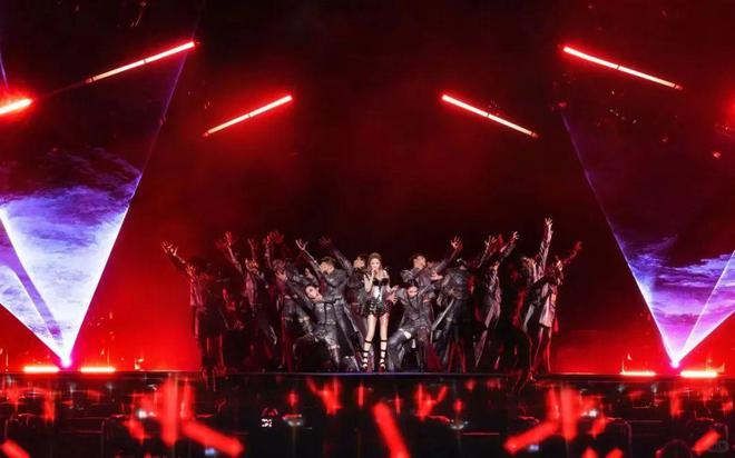 张韶涵2025“觅光”演唱会机械美学+全息声场打造无死角C位(图13)